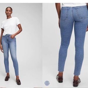 High Rise True Skinny Jeans with Washwell, 8P/29, Gap